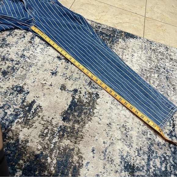 American Eagle Blue & White Striped Mom Jeans Size 6 - Picture 9 of 9